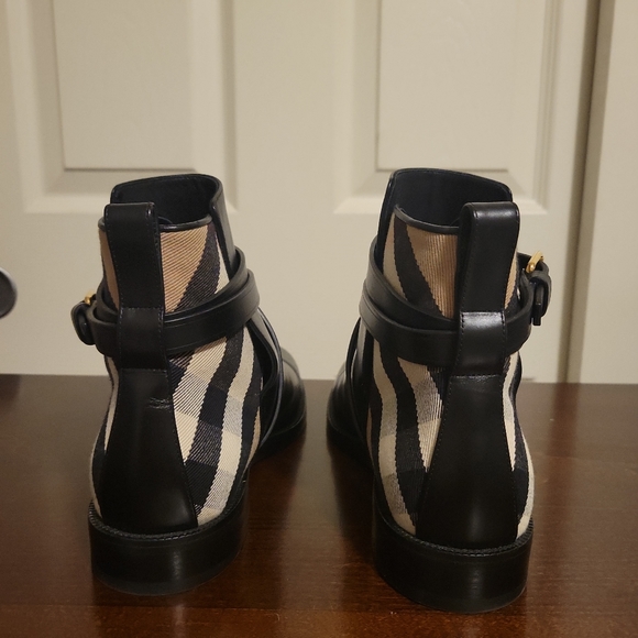 Burberry Pryle Boots - Picture 6 of 11